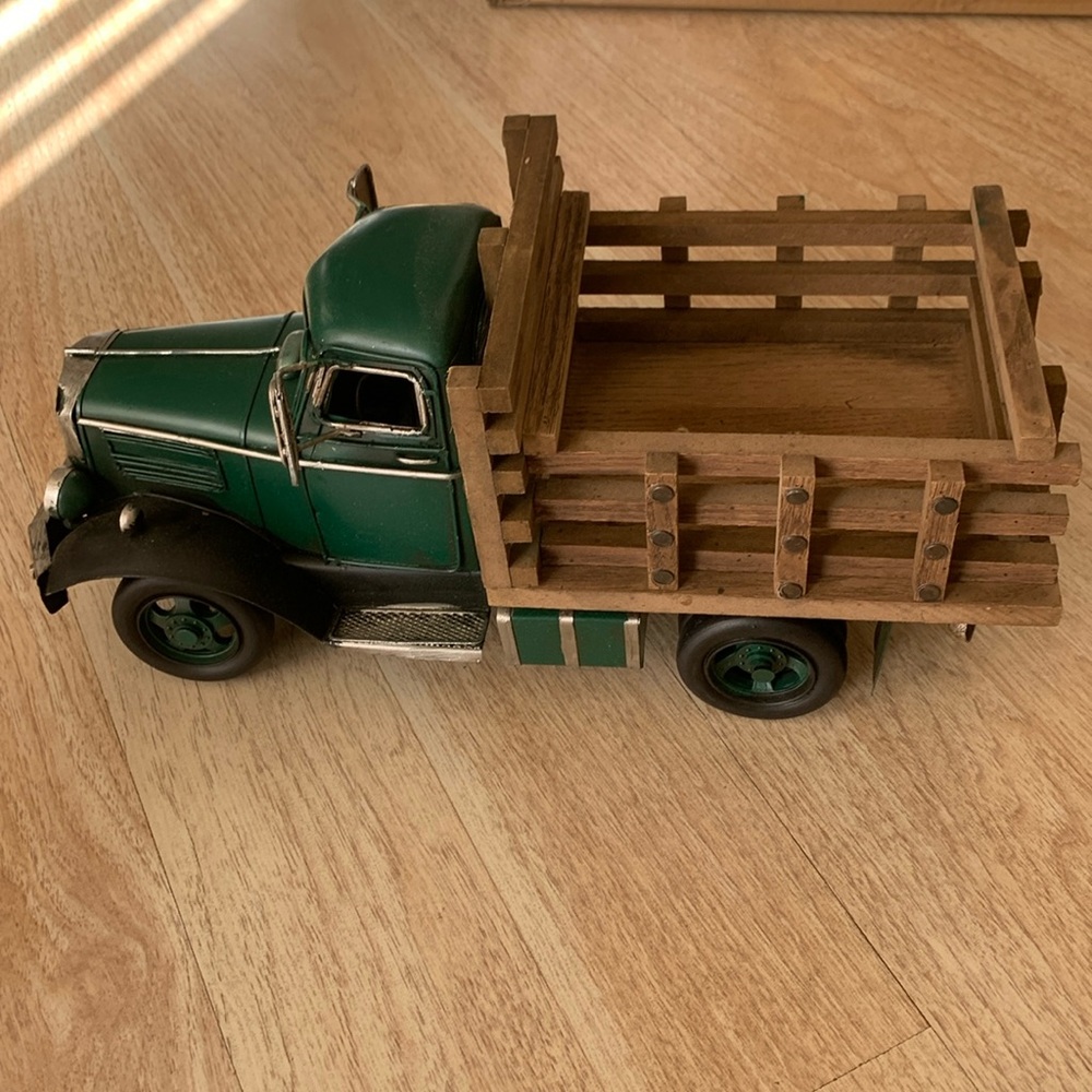 Green Vintage Farm Truck Decor
